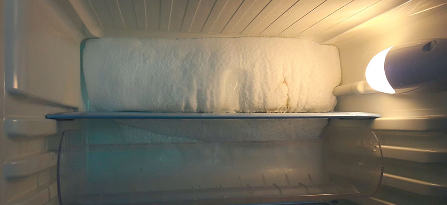 Холодильник намораживает лёд на задней стенке